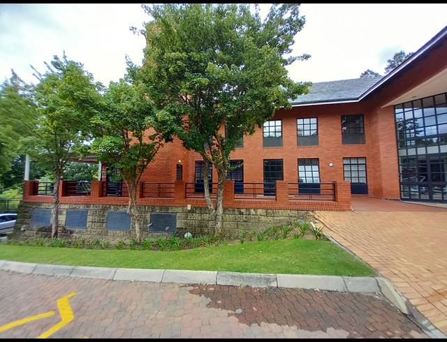 364M² OFFICE TO LET IN LYME PARK